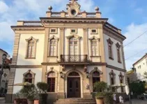 o que abre e fecha em Pouso Alegre