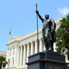 justiça suspende processo