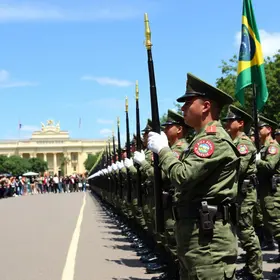 Desfile do 14º GAC do Exército Brasileiro