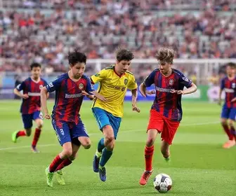 garotos de Pouso Alegre no torneio do Barcelona