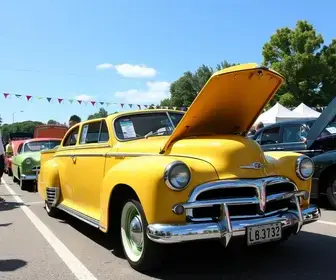 Uaiktoberfest e Encontro de Carros Antigos